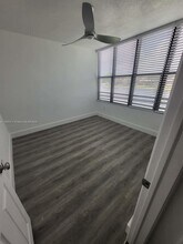 1236 N Hiatus Rd in Pembroke Pines, FL - Building Photo - Building Photo