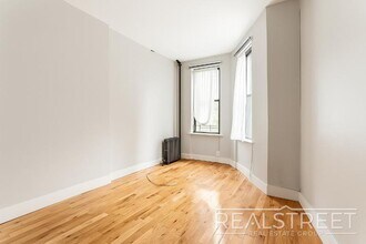 388 Woodbine St in Brooklyn, NY - Building Photo - Building Photo