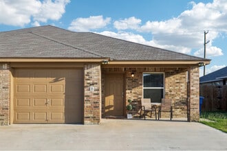 1235 Liberation Ln in Copperas Cove, TX - Foto de edificio - Building Photo