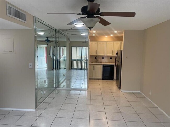 2621 Riverside Dr in Coral Springs, FL - Building Photo - Building Photo