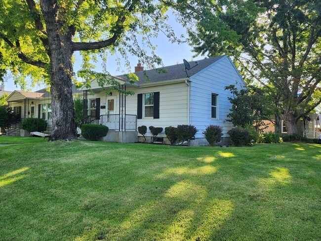 property at 1332 Hunt Ave