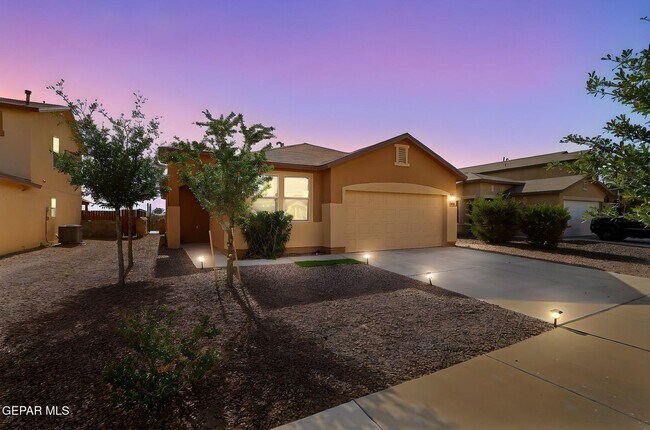 1021 Aerodyne in Socorro, TX - Building Photo - Building Photo