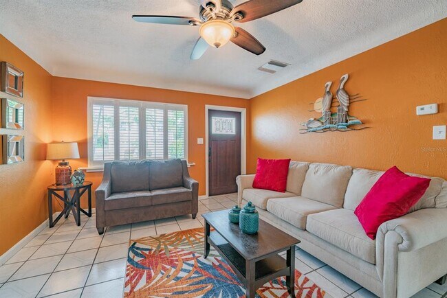 11140 3rd St E in Treasure Island, FL - Building Photo - Building Photo
