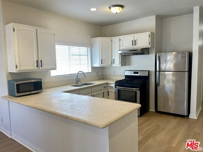 3421 Walton Ave in Los Angeles, CA - Building Photo - Building Photo