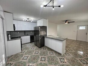 3081 NW 94th St in Miami, FL - Building Photo - Building Photo