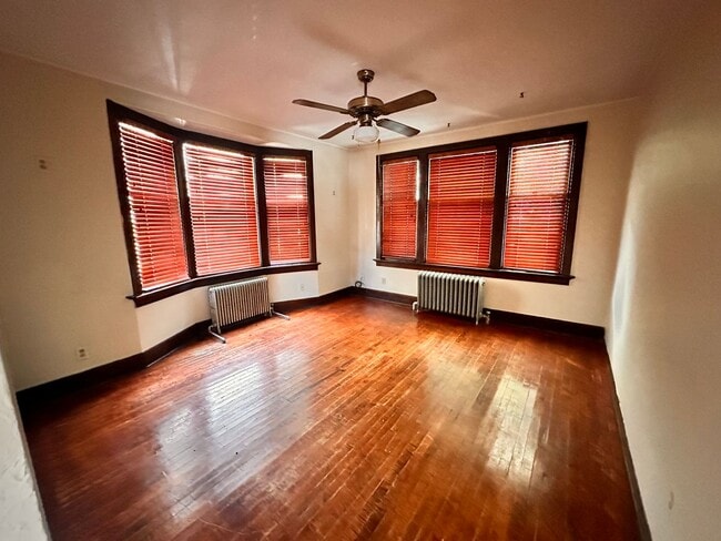 property at 1573 N Farwell Ave