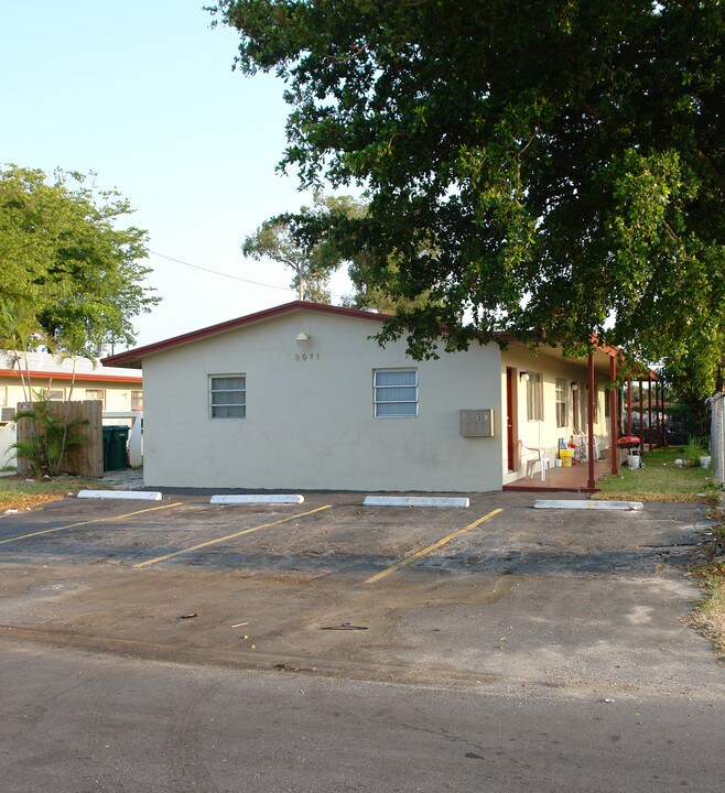 3971 SW 12th Pl in Fort Lauderdale, FL - Building Photo