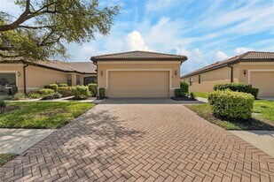 210 Shell Falls Dr in Apollo Beach, FL - Building Photo