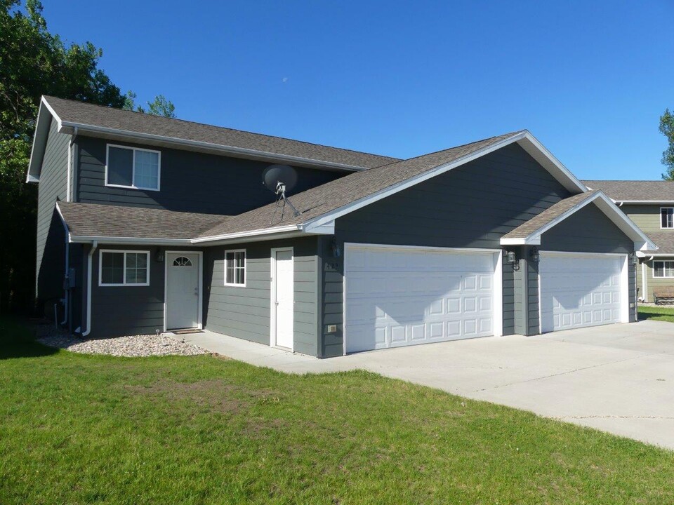 Ideal Twinhomes in Brookings, SD - Building Photo