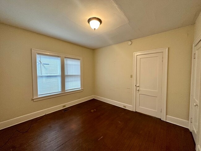 858 S Broadway in Lexington, KY - Building Photo - Building Photo