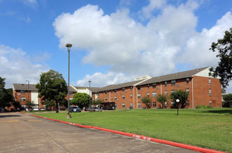 Alvin Memorial Gardens in Alvin, TX - Foto de edificio - Building Photo