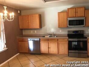 8915 Nature Trail in Converse, TX - Building Photo - Building Photo