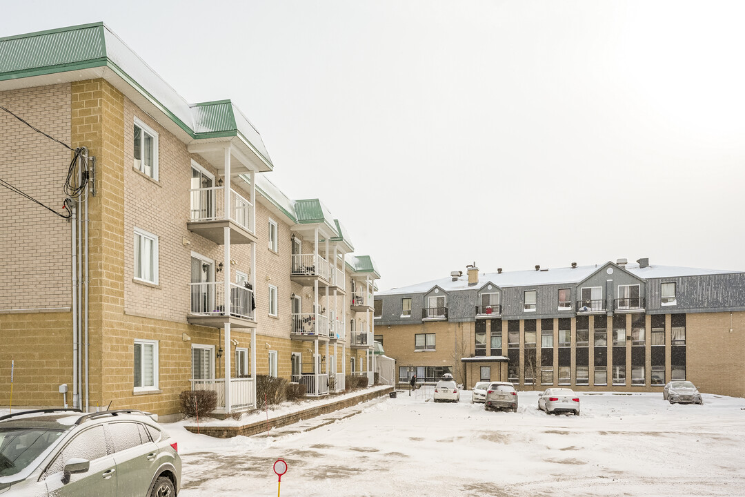 5435 de la Villa-Saint-Vincent in Québec, QC - Building Photo