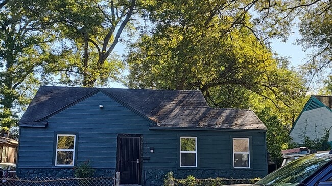 property at 2809 Arlington Ave