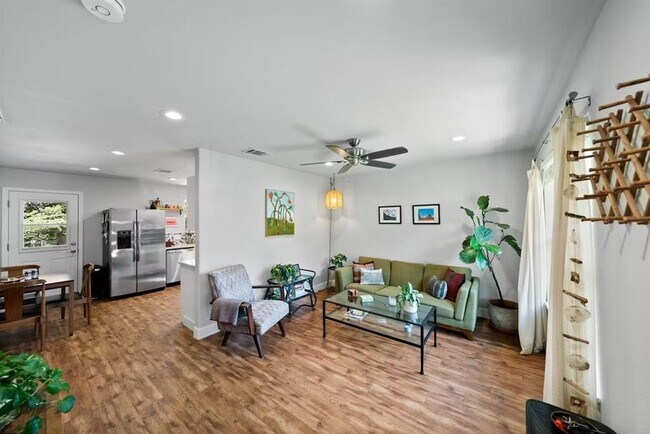 5704 Glenhollow Path in Austin, TX - Building Photo - Building Photo