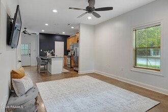 701 W Taft St, Unit 7 in Lafayette, LA - Building Photo - Building Photo