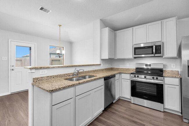 1216 Haverford Ln in Dayton, TX - Building Photo - Building Photo