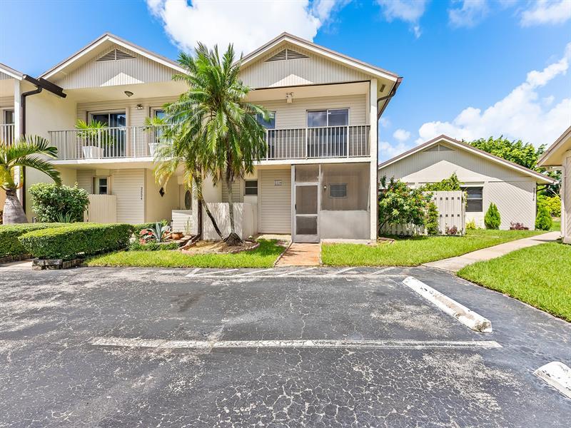 2226 Nova Village Dr in Davie, FL - Building Photo