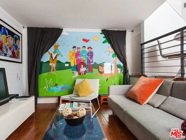 8661 Clifton Wy in Beverly Hills, CA - Building Photo - Building Photo