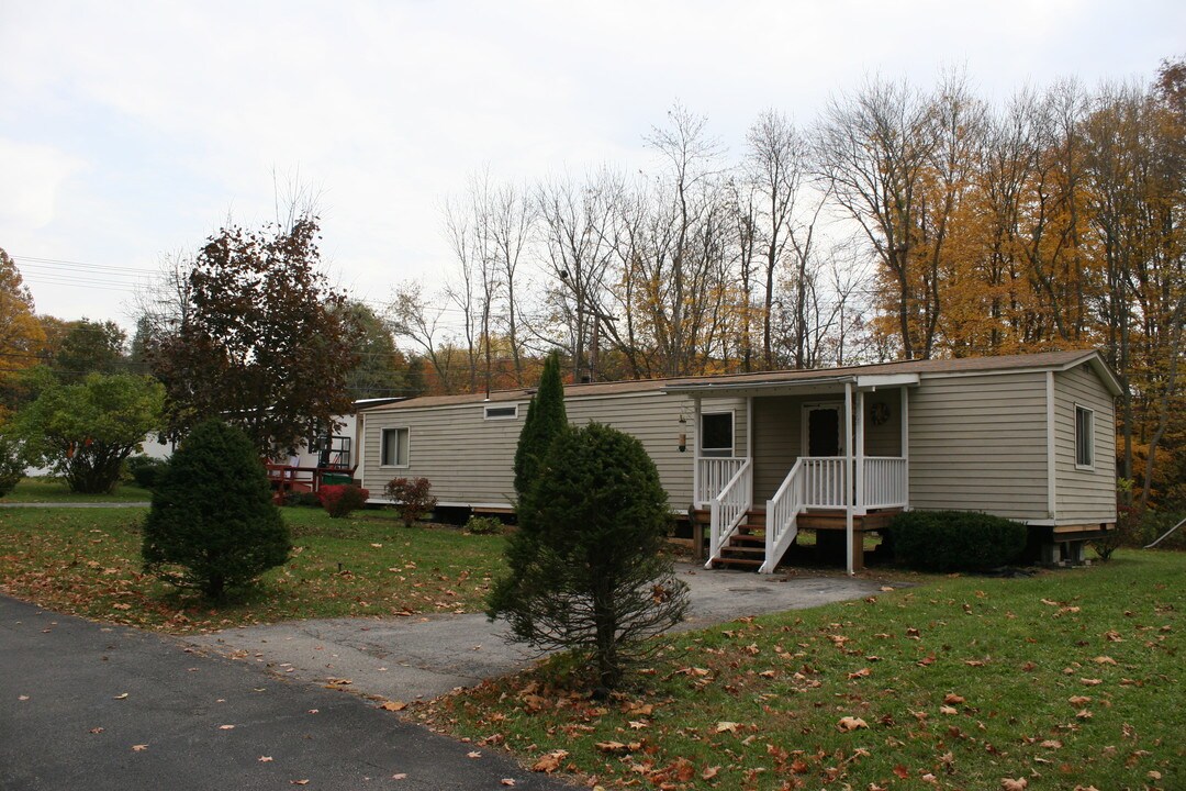 4-10 Germaine Ln in Wappingers Falls, NY - Building Photo