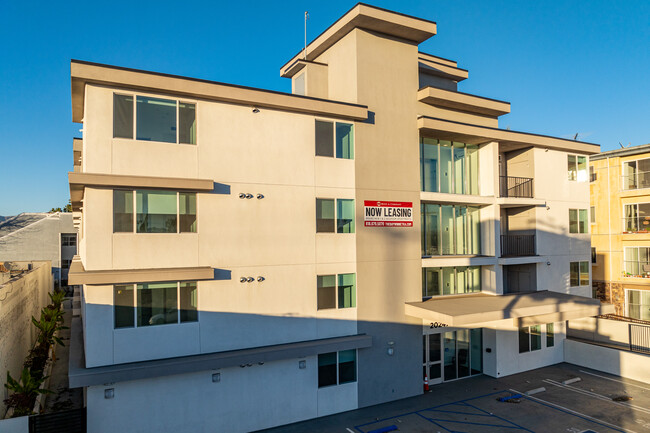 The Bay Apartment Homes in Winnetka, CA - Foto de edificio - Building Photo