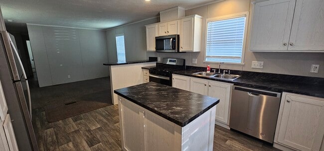209 Magnolia Pl in Belleville, MI - Building Photo - Building Photo