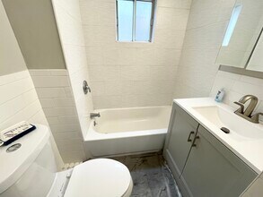 31 Falcon St, Unit 2 in Boston, MA - Foto de edificio - Building Photo