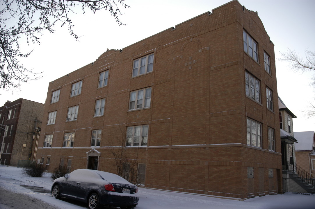 3055-3057 W Belle Plaine Ave in Chicago, IL - Building Photo