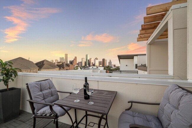 1717 Silver St in Houston, TX - Building Photo - Building Photo