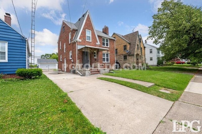 928 W Gramercy Ave in Toledo, OH - Building Photo - Building Photo