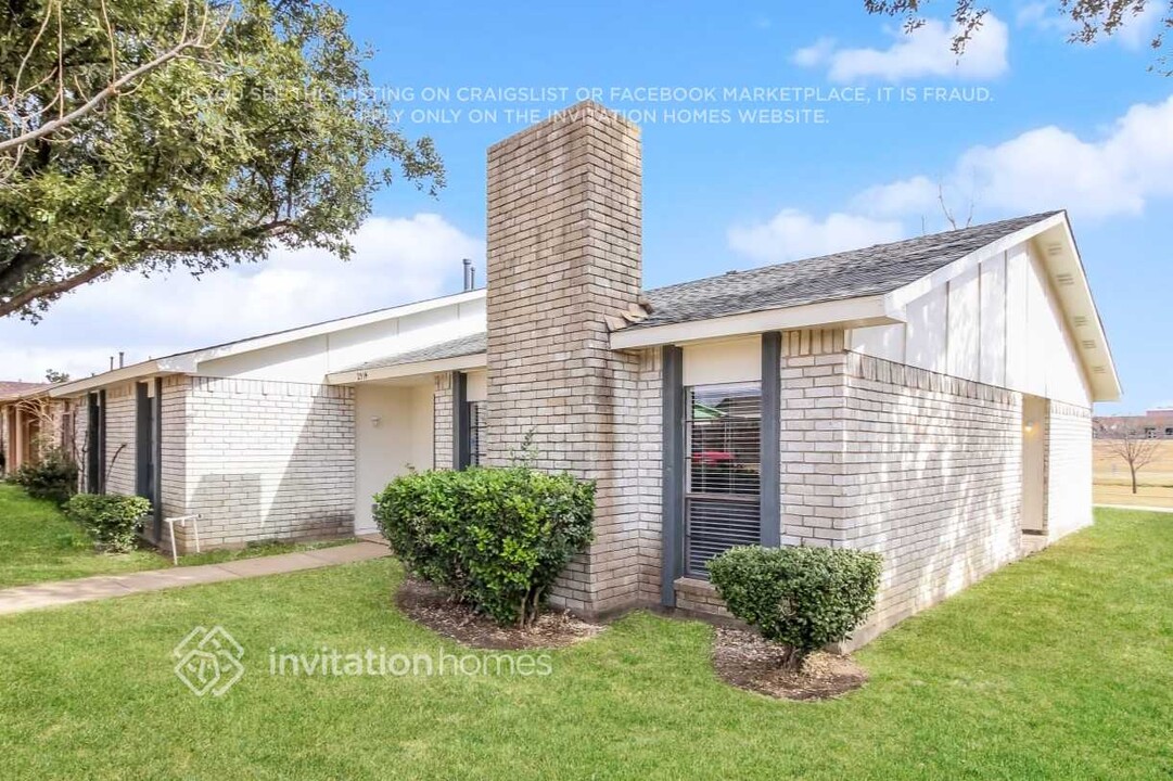 2914 Furneaux Ln in Carrollton, TX - Building Photo