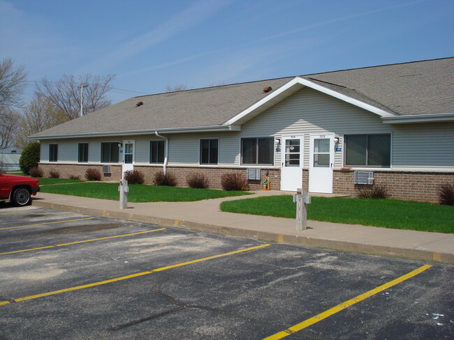 Park Street Apartments in Belmont, WI - Building Photo - Building Photo