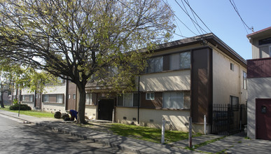 7629 Lockwood St in Oakland, CA - Foto de edificio - Building Photo