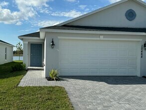 10468 NW Suncrest Lp in Port St. Lucie, FL - Building Photo - Building Photo