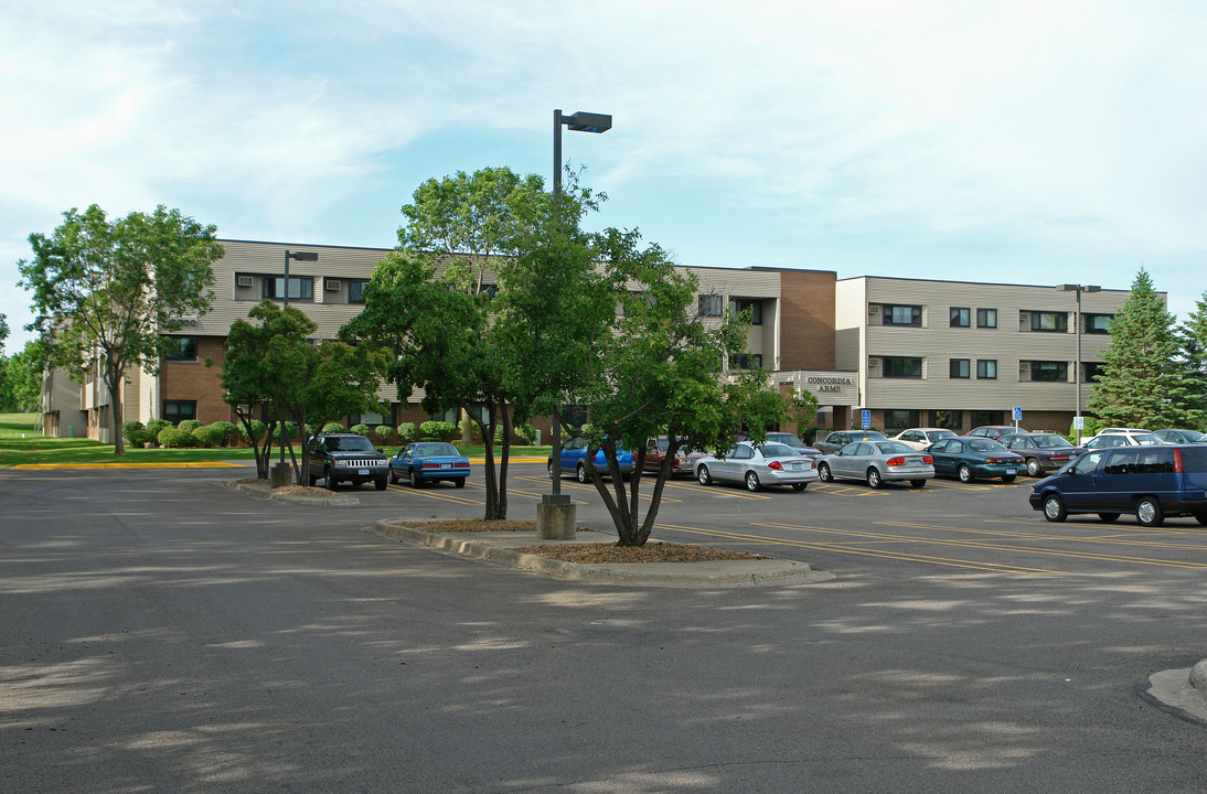 Concordia Arms in Maplewood, MN - Foto de edificio