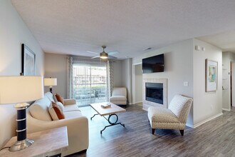 Crestview at Oakleigh Apartment Homes in Pensacola, FL - Foto de edificio - Interior Photo