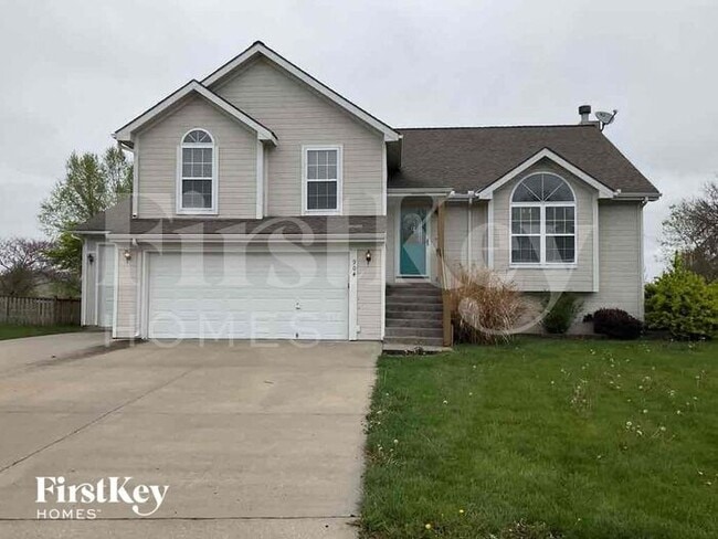 property at 904 E Madelyn Dr
