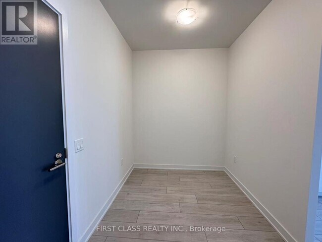 5858 Yonge St in Toronto, ON - Building Photo - Building Photo