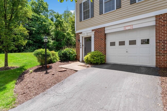 249 Persimmon Ln in Canonsburg, PA - Building Photo - Building Photo
