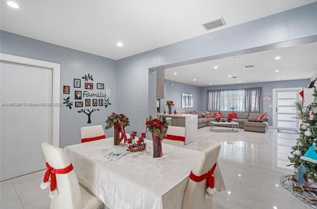7130 SW 14th St in Pembroke Pines, FL - Building Photo - Building Photo