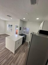 3047 SW 21st St in Miami, FL - Foto de edificio - Building Photo