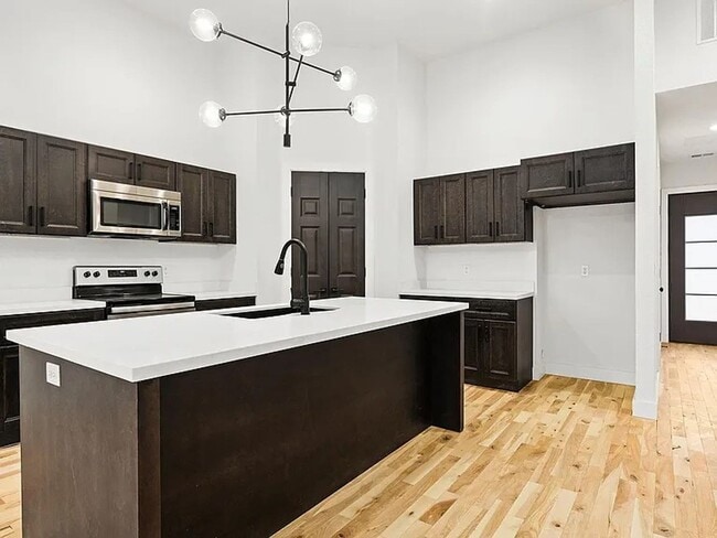 105-107 E Maplewood Ln in Raymore, MO - Building Photo - Building Photo