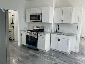 274 Lloyd St in New Haven, CT - Building Photo - Building Photo