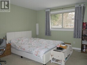 383 Castlegrove Close in London, ON - Building Photo - Building Photo