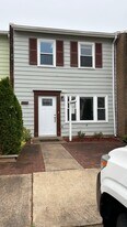 7622 Shelley Ln in Manassas, VA - Building Photo