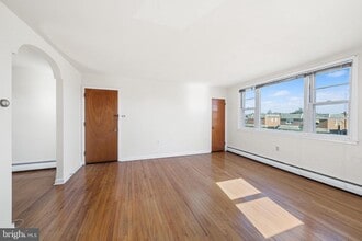 2042 Faunce St in Philadelphia, PA - Building Photo - Building Photo
