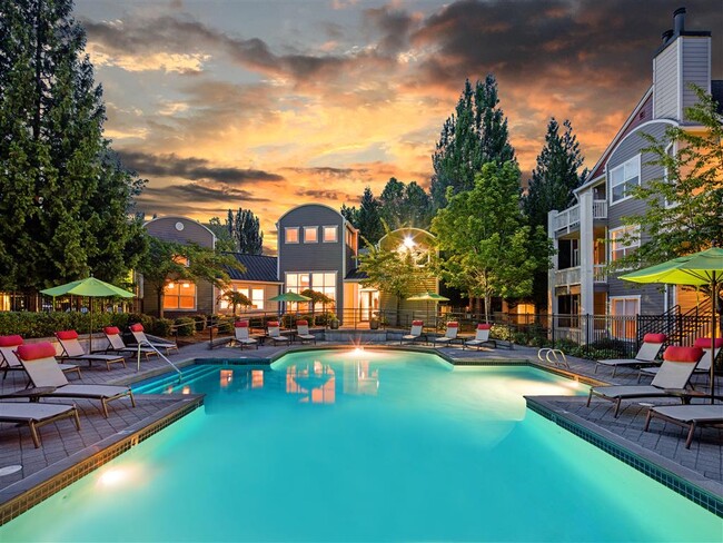 Center Pointe Apartment Homes in Beaverton, OR - Foto de edificio - Building Photo