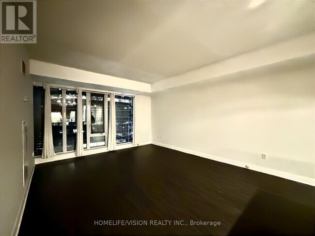 210-2210 Victoria St in Toronto, ON - Building Photo - Building Photo