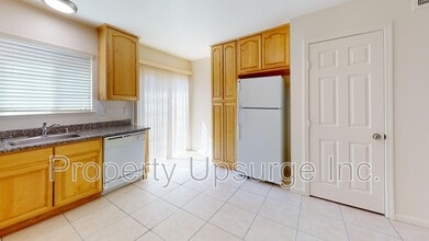 1013 Echo Rd in Redding, CA - Building Photo - Building Photo