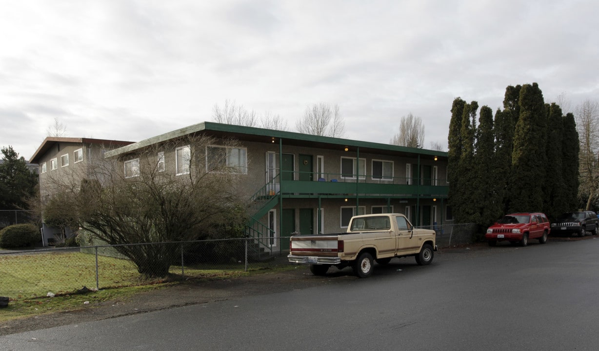 3047 NE 143rd St NE in Seattle, WA - Building Photo